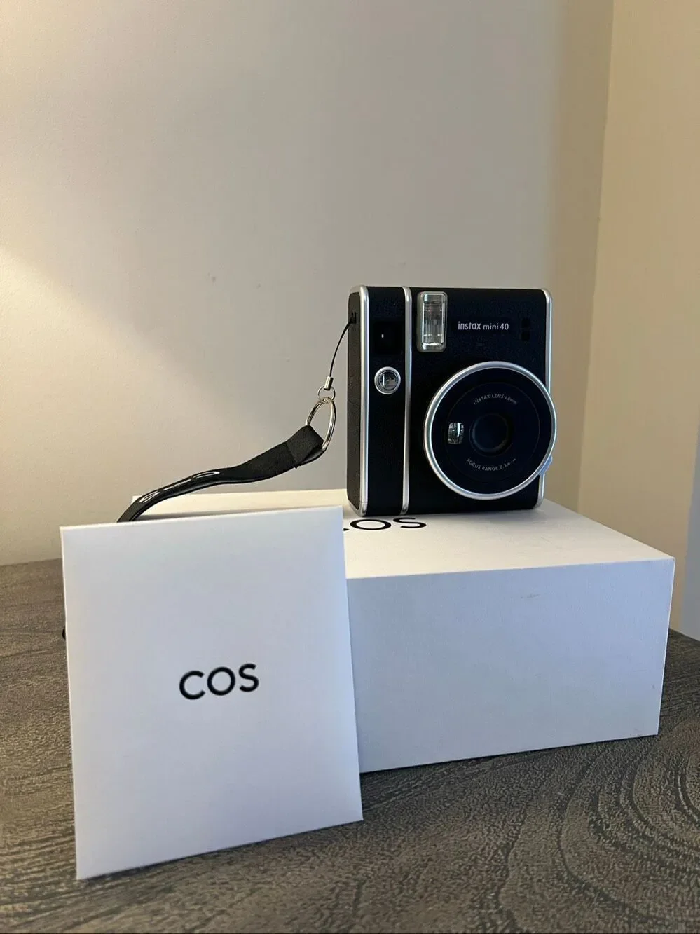 Fujifilm Instax Mini 40 Instant Camera Black Retro Style w/ Box & COS Strap